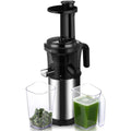 Preparazione del succo con un apparecchio dedicato di colore nero e con potenza dichiarata di 200 W